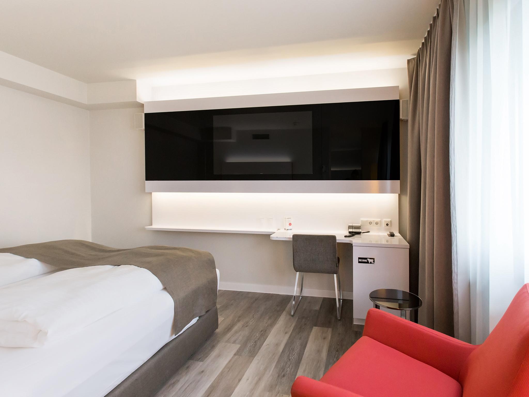 DORMERO Hotel Hannover Buitenkant foto